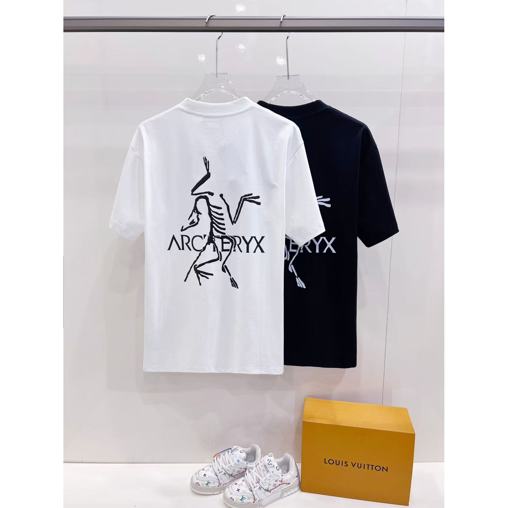 <p>Arc'teryx 短袖圆领T恤(黑)</p>