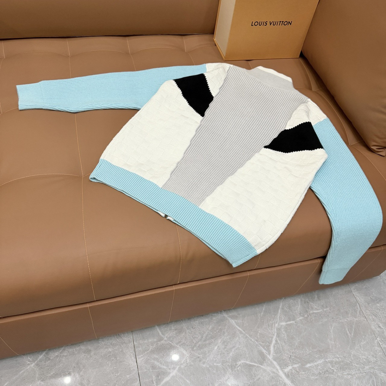 <p>LV 羊毛针织外套</p>