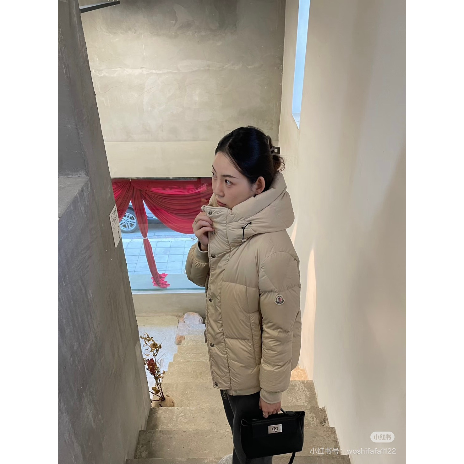 <p>Moncler 羽绒服 (白)</p>