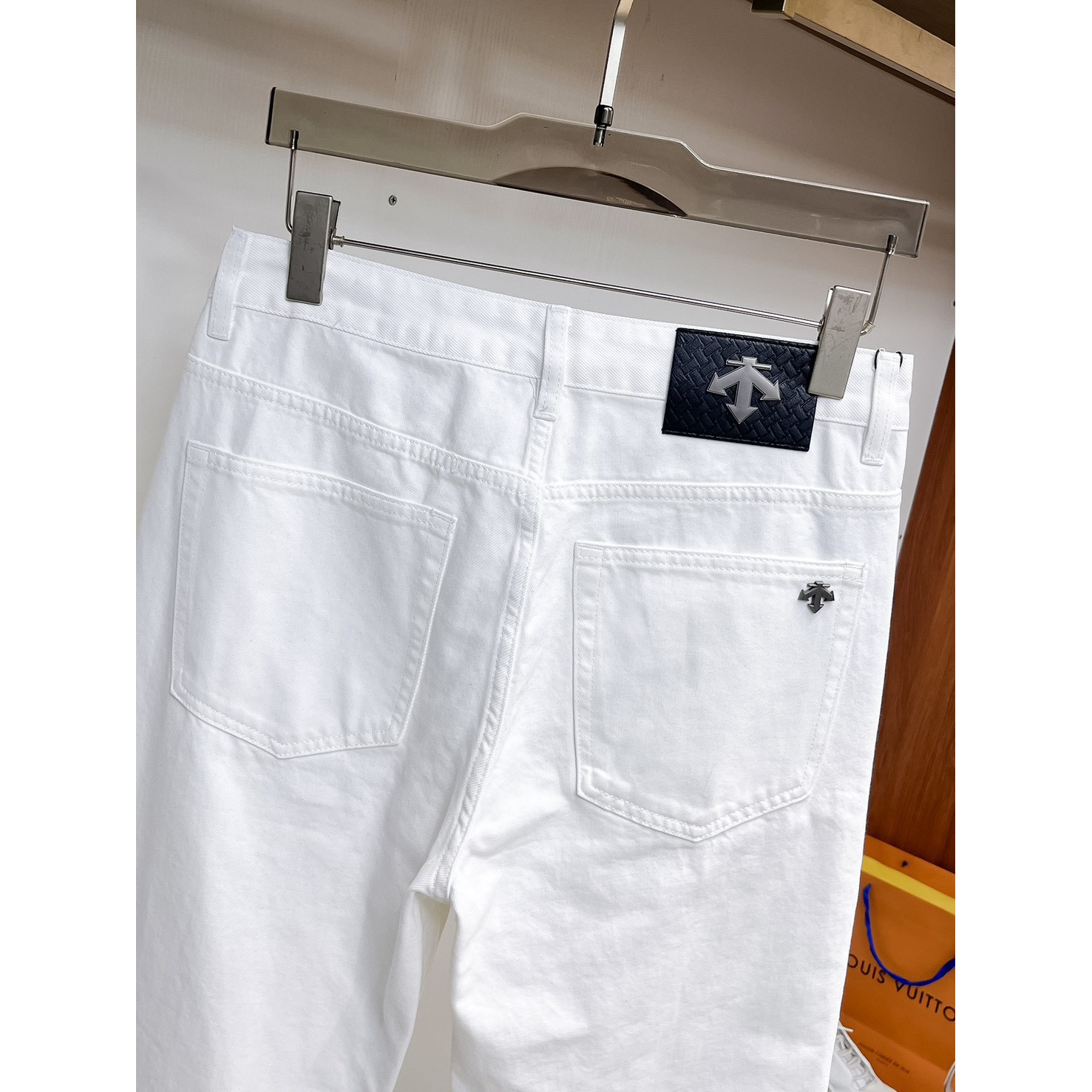 <p>Descente 牛仔裤(白)</p>