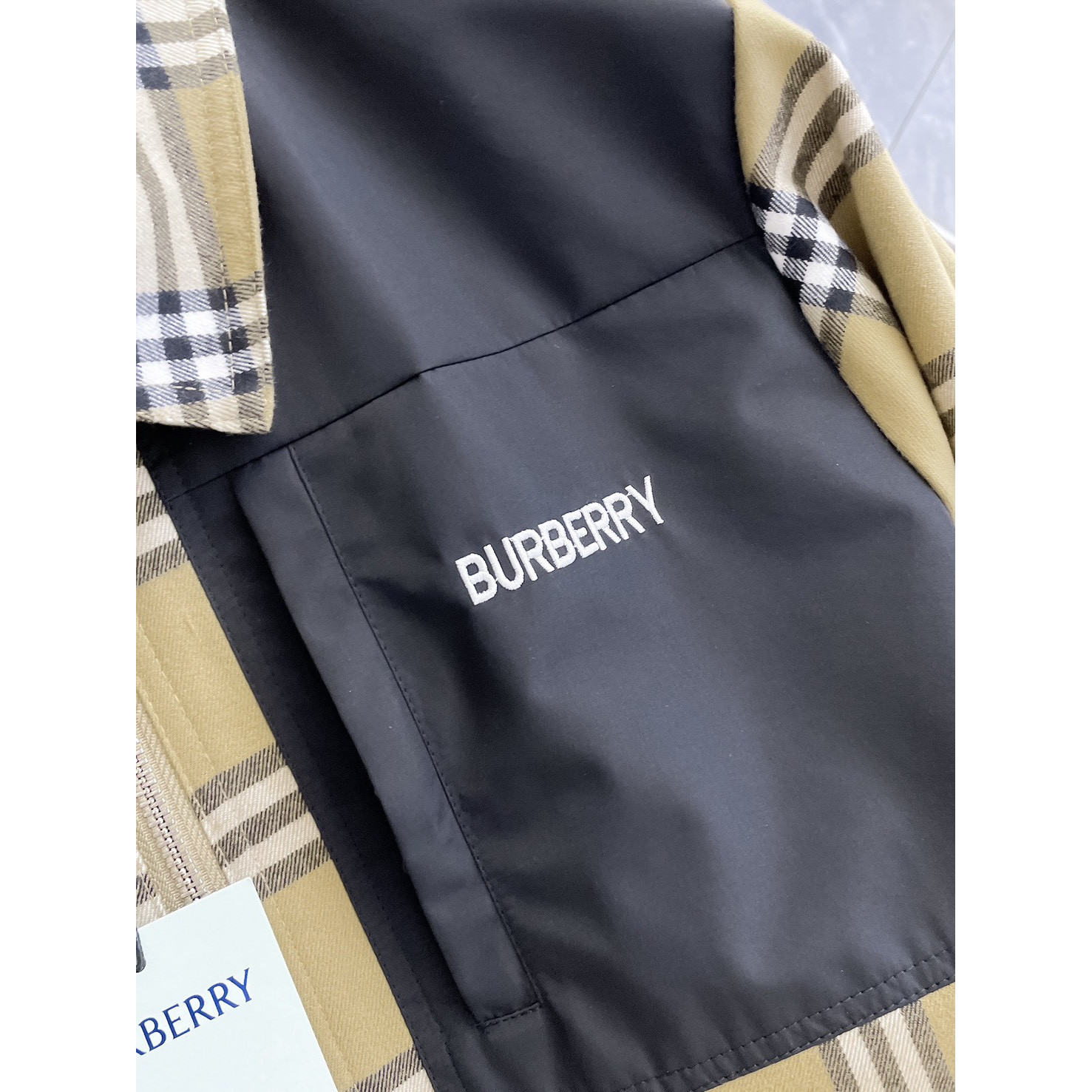 <p>BURBERRY&nbsp;男士夹克外套</p>