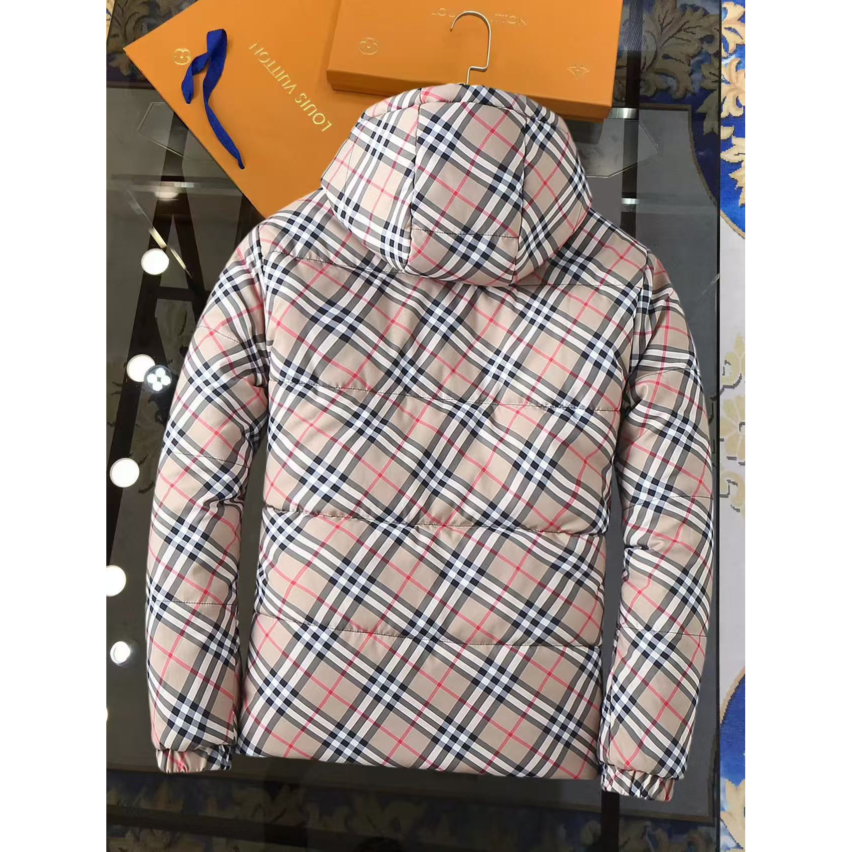 <p>BURBERRY 加厚棉服外套(黑)</p>