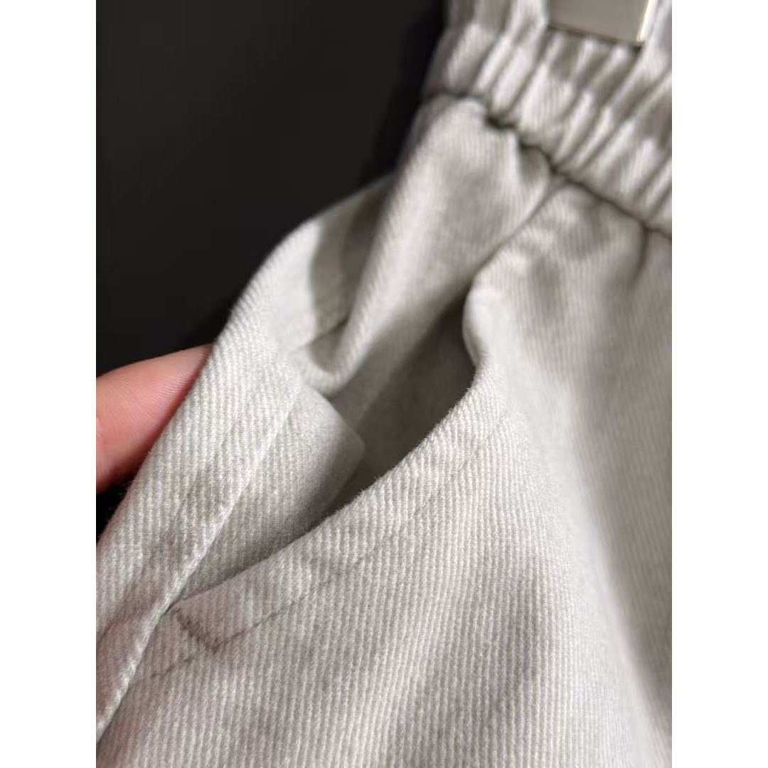 <p>MONCLER 秋冬新款松紧带休闲裤(白)</p>