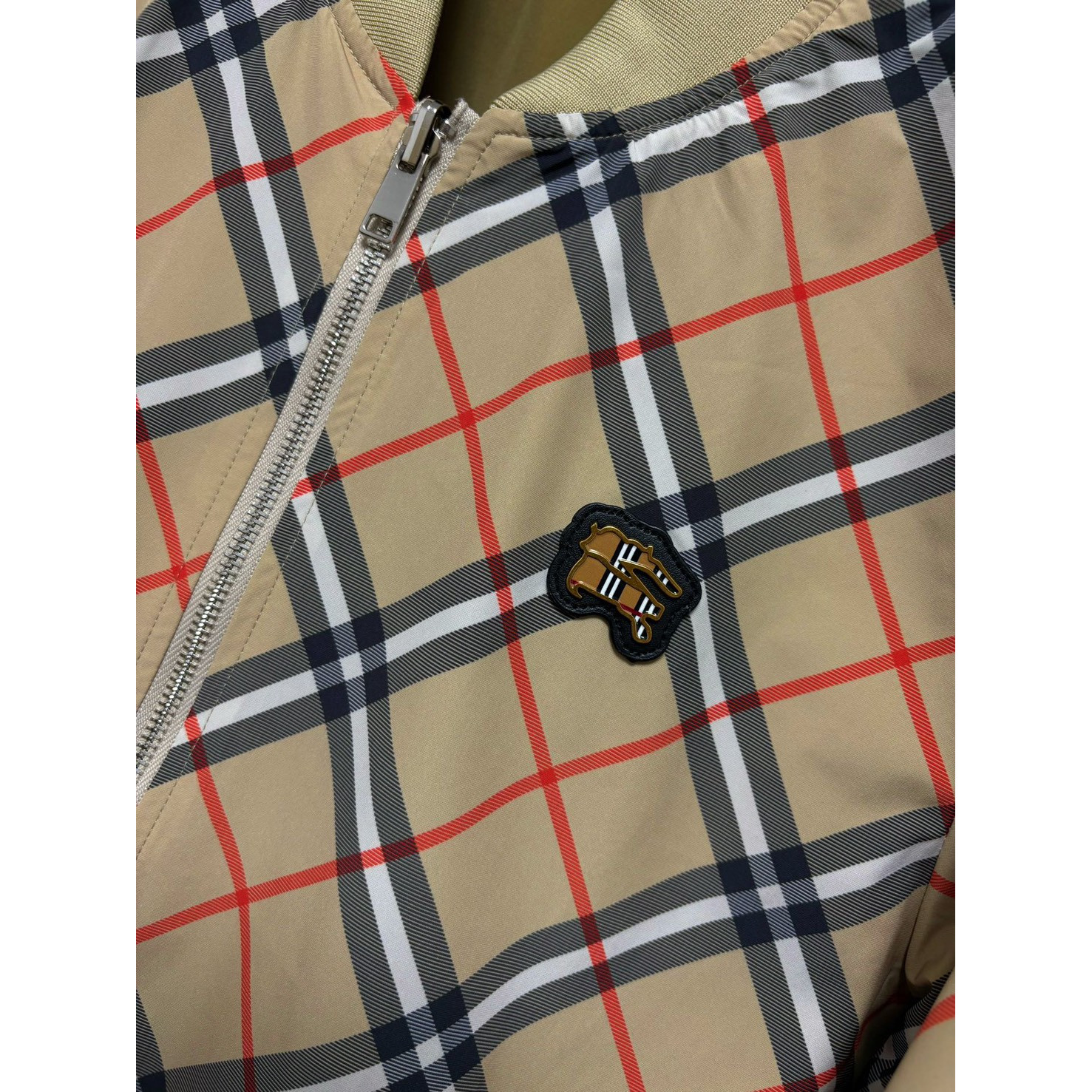 <p>Burberry 双面穿夹克外套</p>