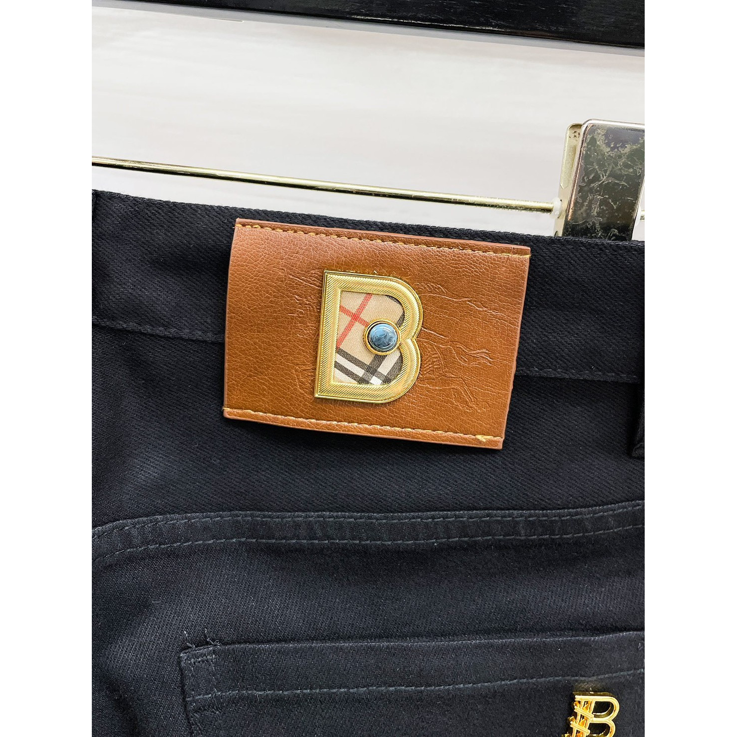 <p>BURBERRY 高品质牛仔裤(黑)</p>