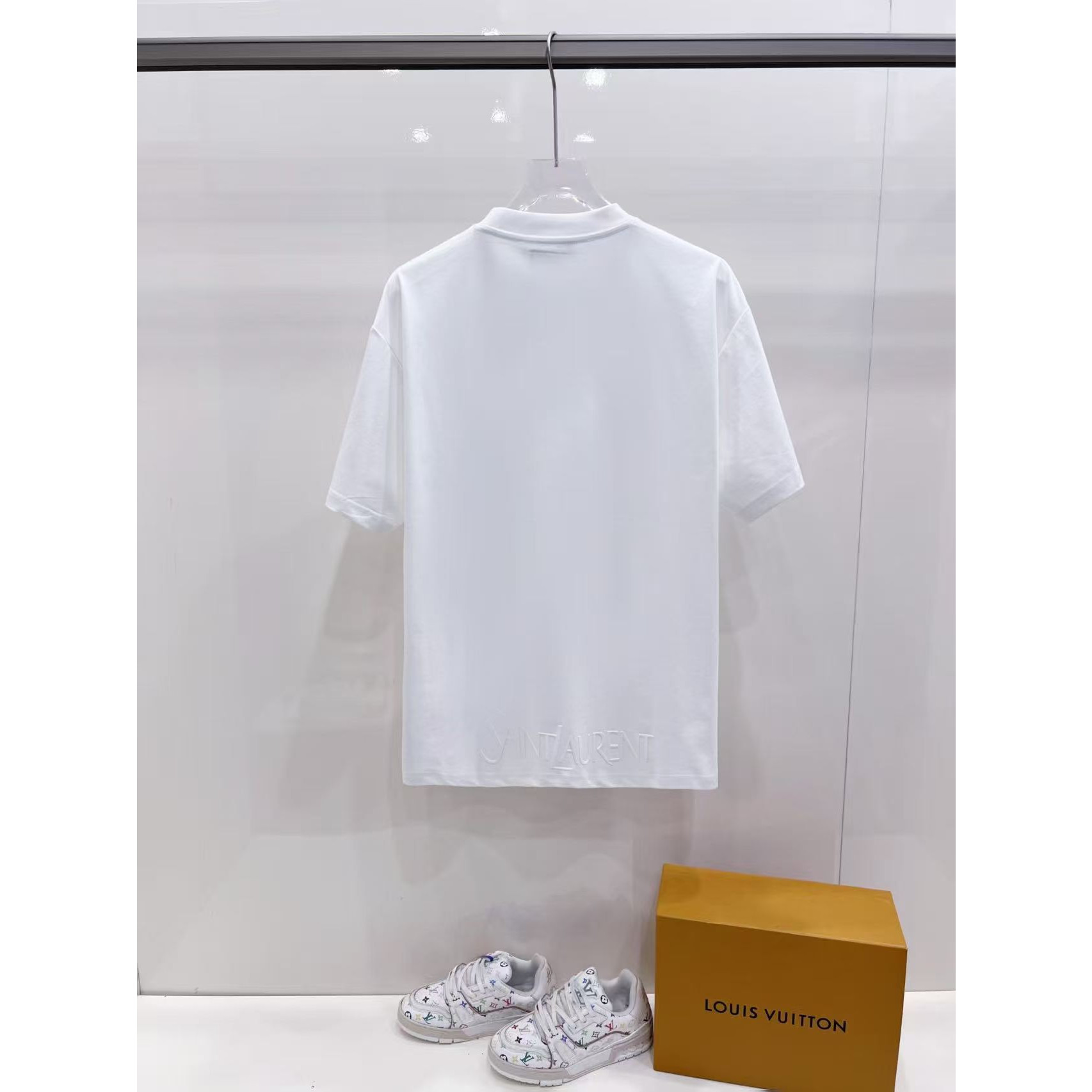 <p>YSL logo图案短袖(白)</p>