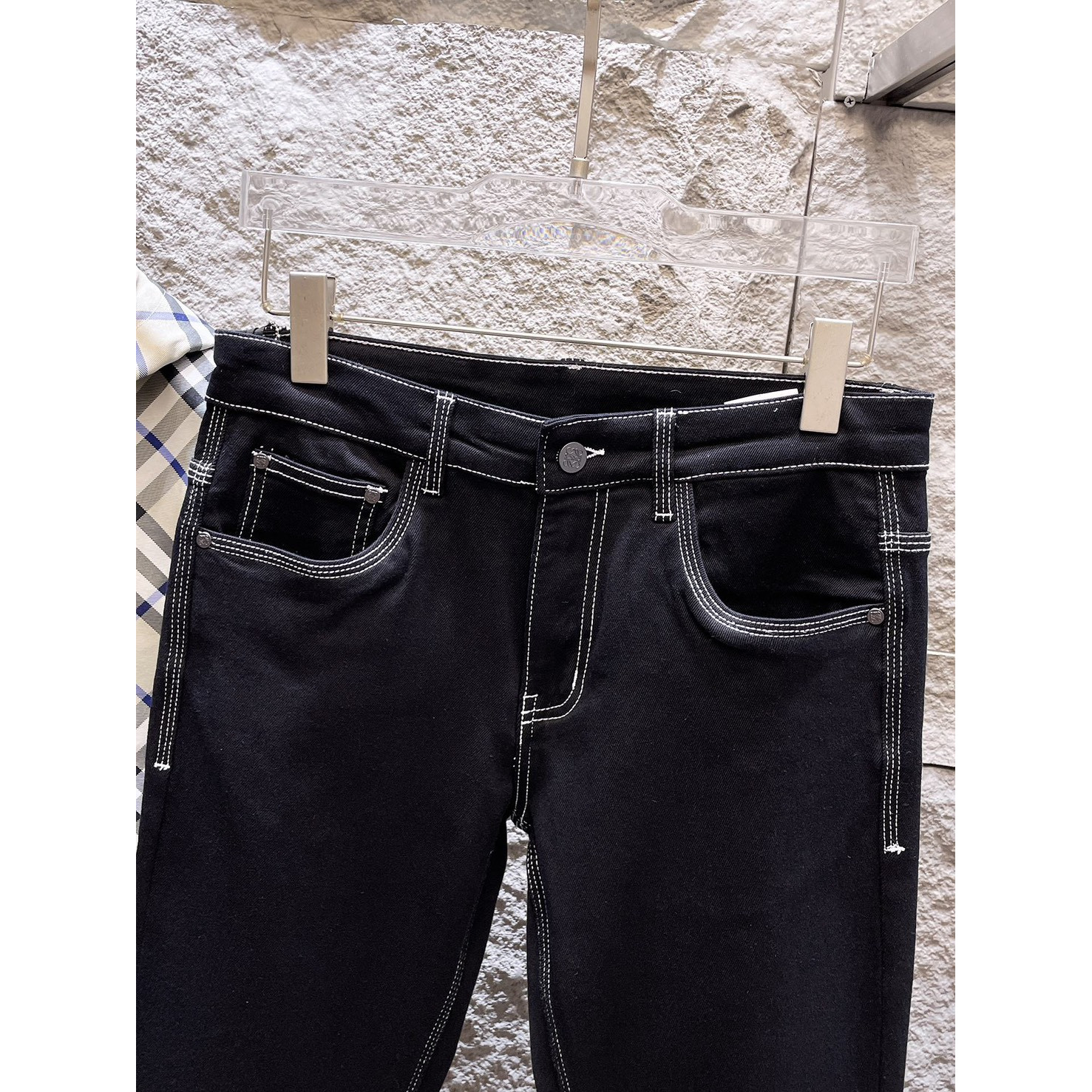 <p>LOEWE&nbsp;高端牛仔裤(黑)</p>