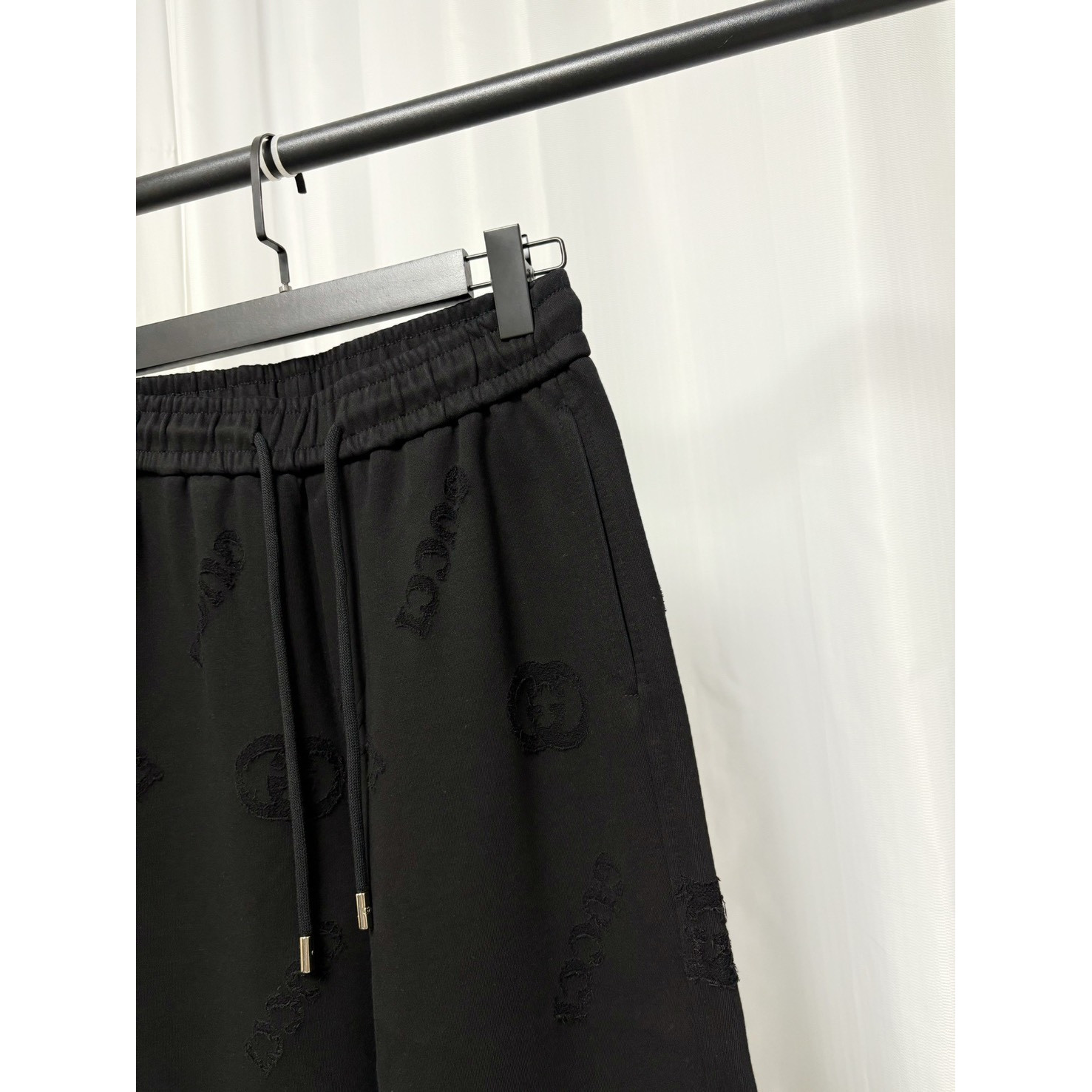 <p>Gucci 烧花工艺休闲长裤(黑)</p>