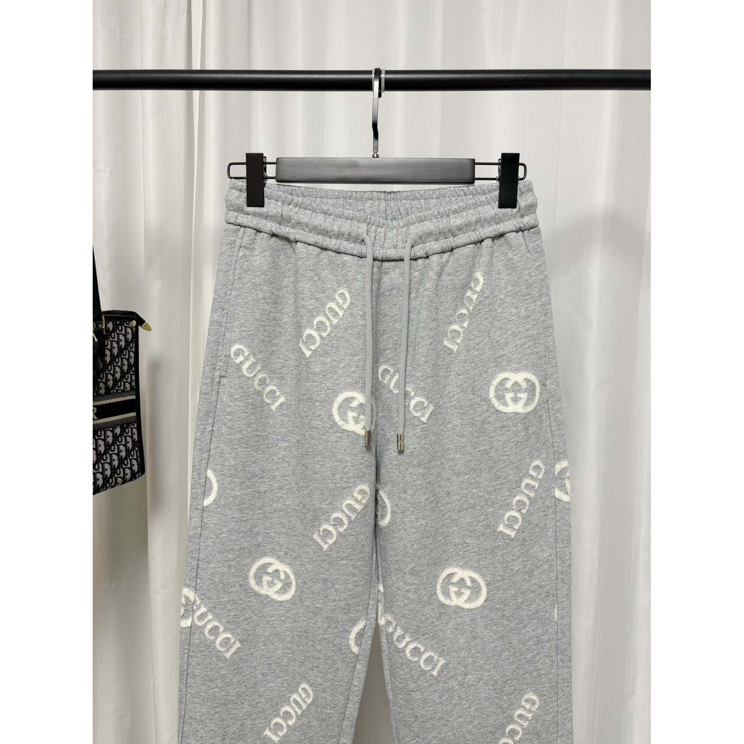 <p>Gucci 烧花工艺休闲长裤(灰)</p>