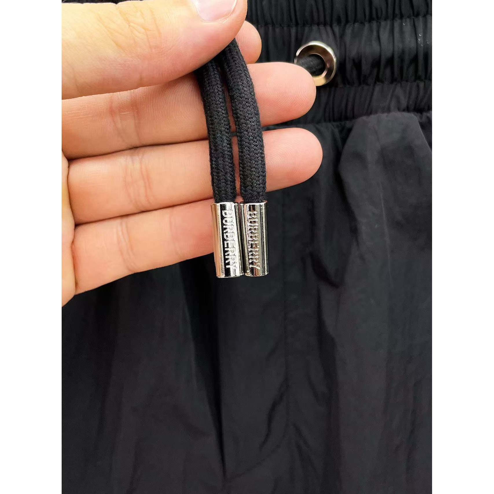 <p>BURBERRY 专柜新款休闲短裤(黑)</p>