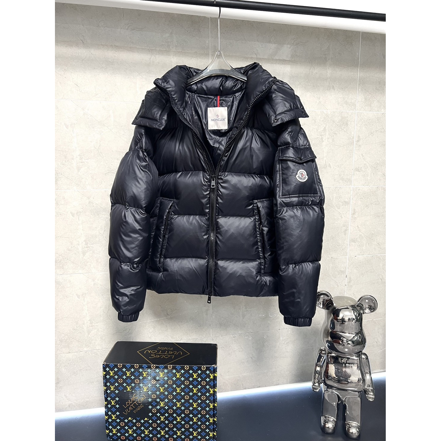 <p>Moncler 羽绒服 (黑)</p>