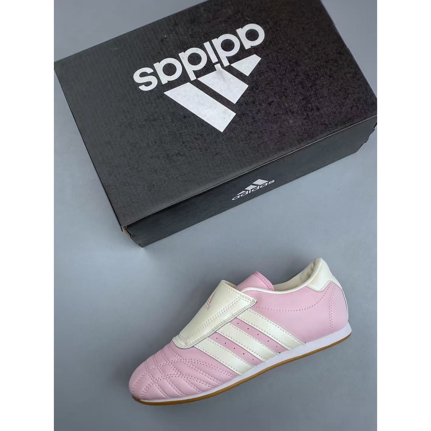 <p>Adidas TEAKWONDO M 训练鞋(粉)</p>