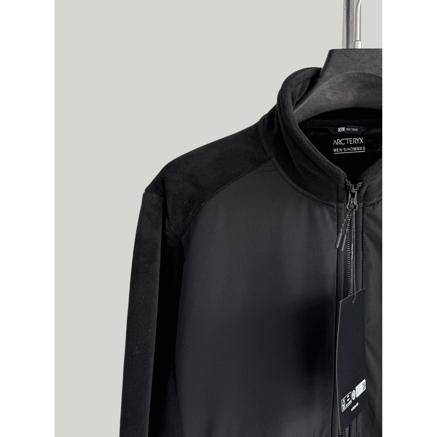 <p>Arc'teryx 手抓绒款外套(黑)</p>