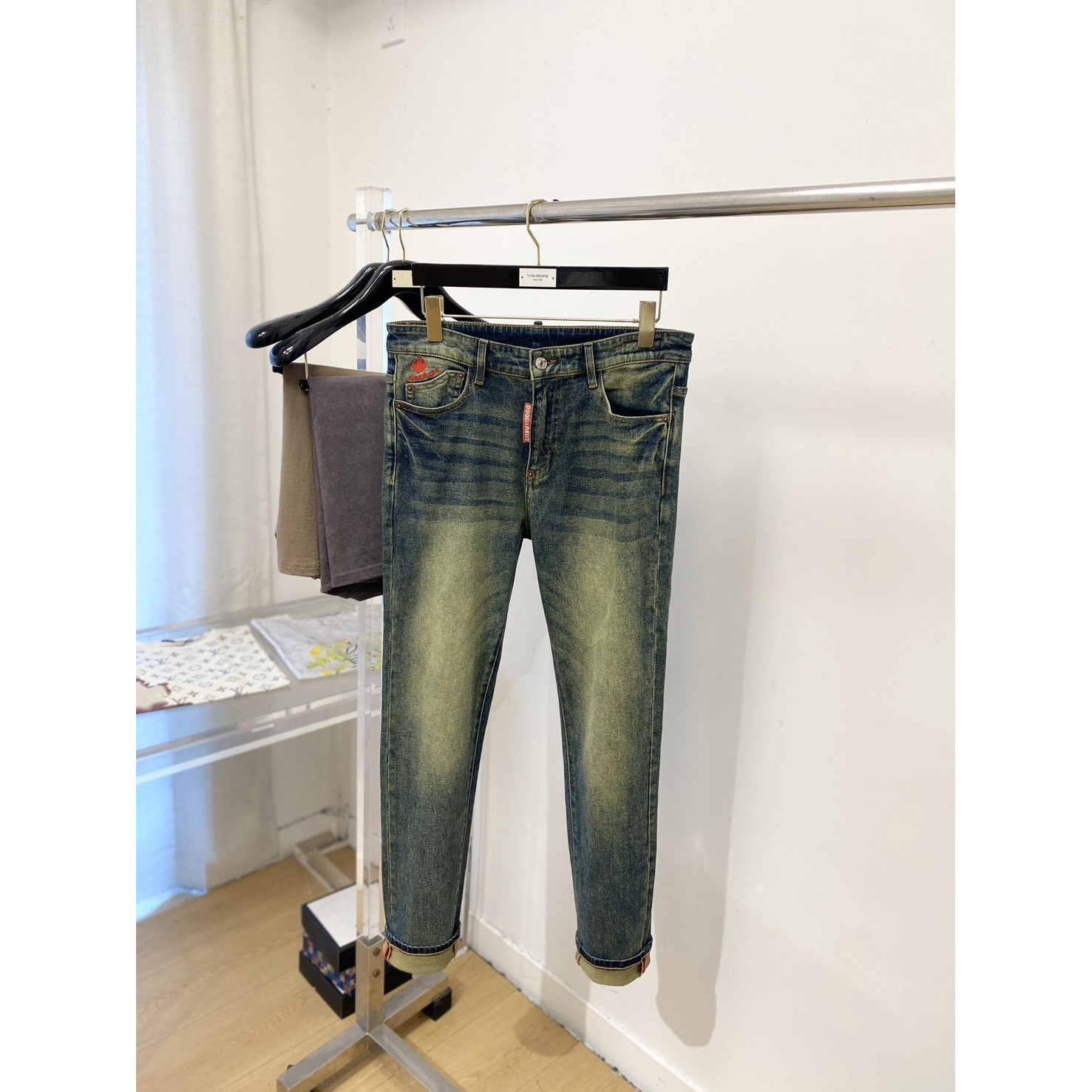 <p>DSQUARED2 休闲牛仔裤</p>
