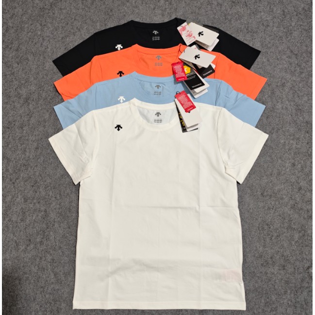 <p>DESCENTE 韓版經典小logo短袖T恤</p>