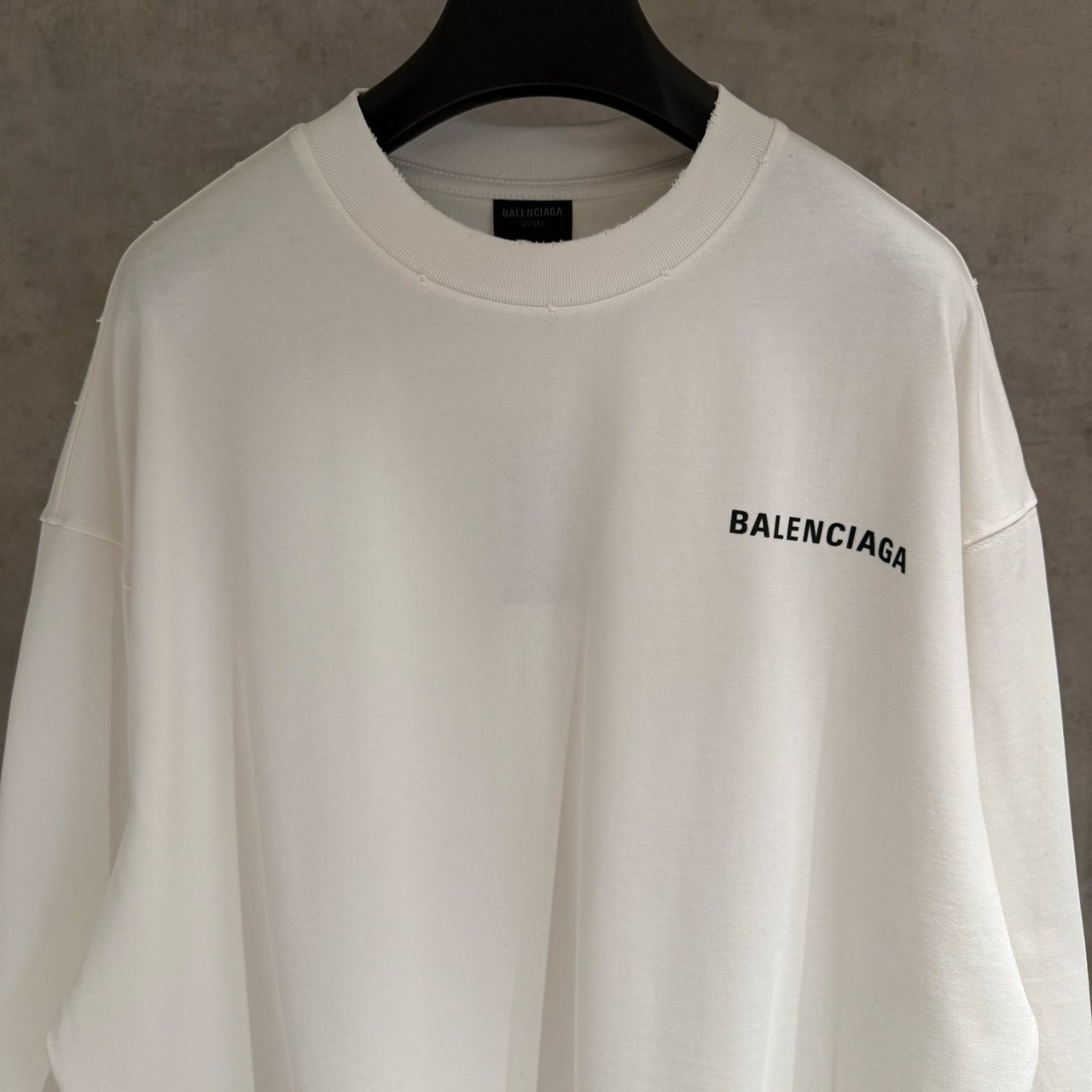<p>Balenciaga 长袖T恤(白B13)</p>

<p>&nbsp;</p>