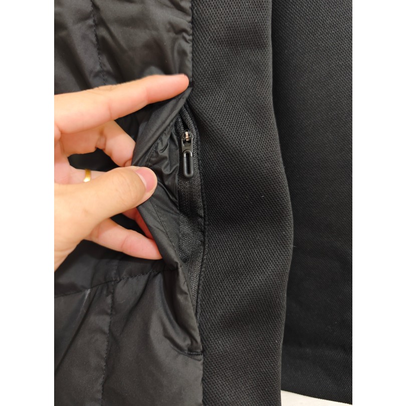 <p>DESCENTE 羽絨服(黑)</p>