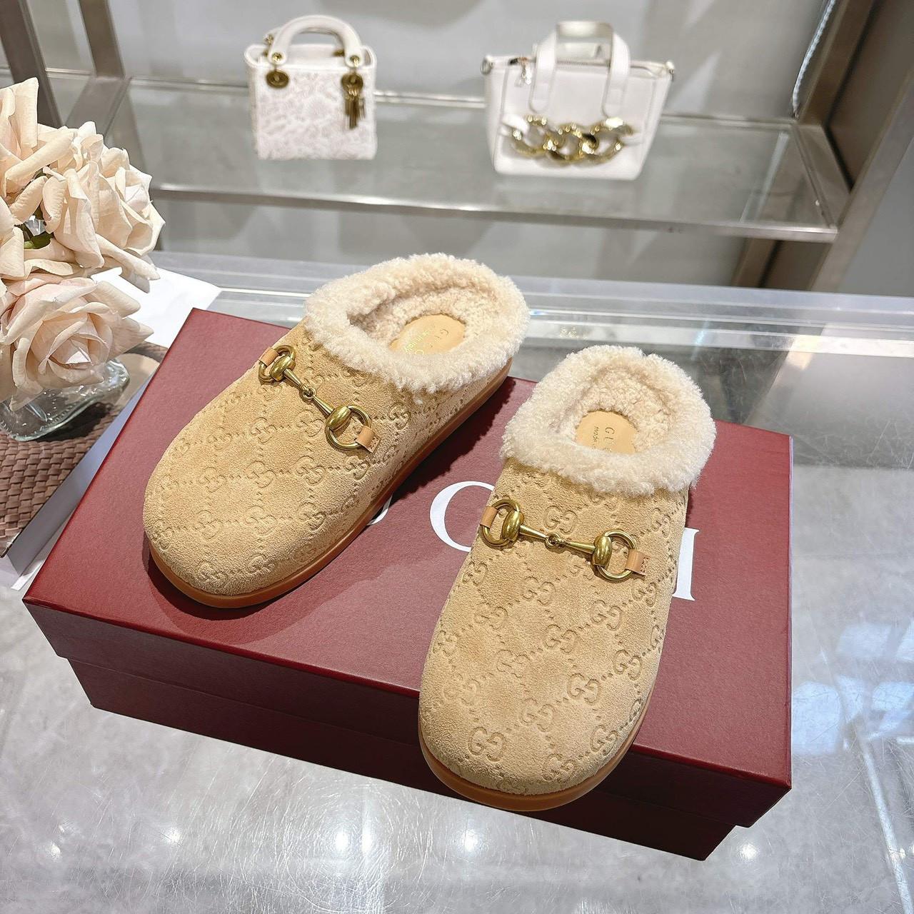 <p>GUCCI 穆勒羊毛拖鞋</p>