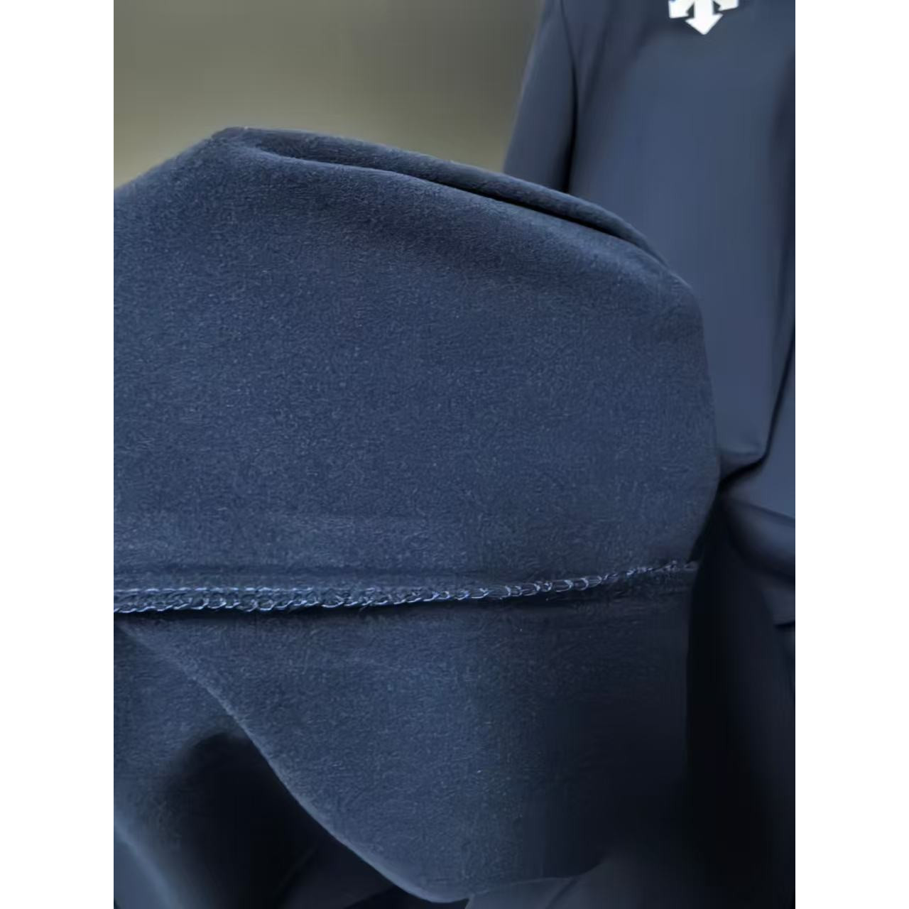 <p>Descente 半拉连长袖打底(藏青)</p>