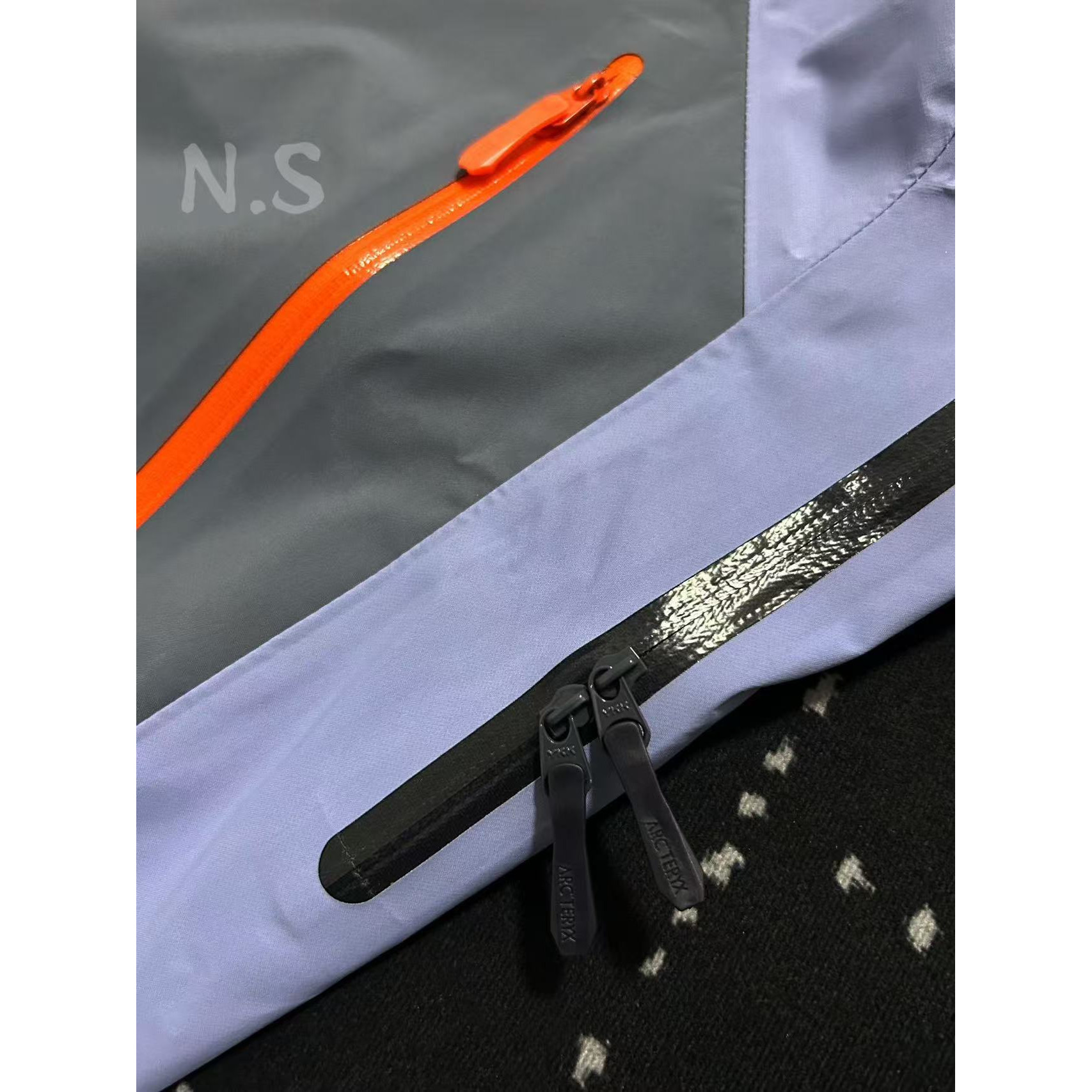 <p>Arc'teryx Beta系列 SL GORE-TEX 硬壳刺绣连帽防水防风透气冲锋衣 (月石紫)</p>