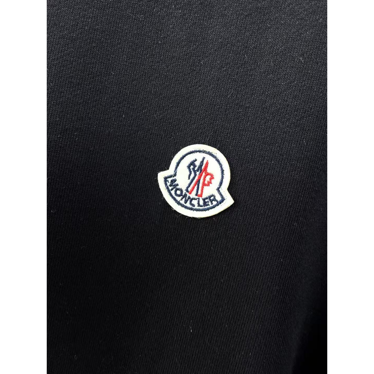 <p>MONCLER 圆领卫衣(黑)</p>