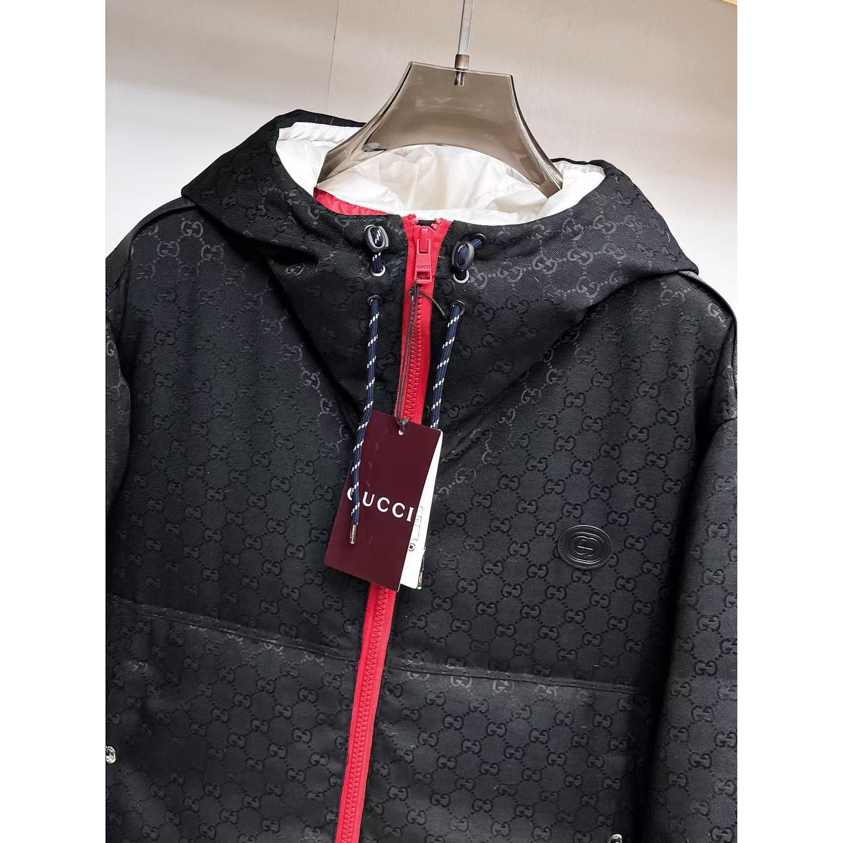 <p>GUCCI 秋冬新款羽绒服(黑)</p>