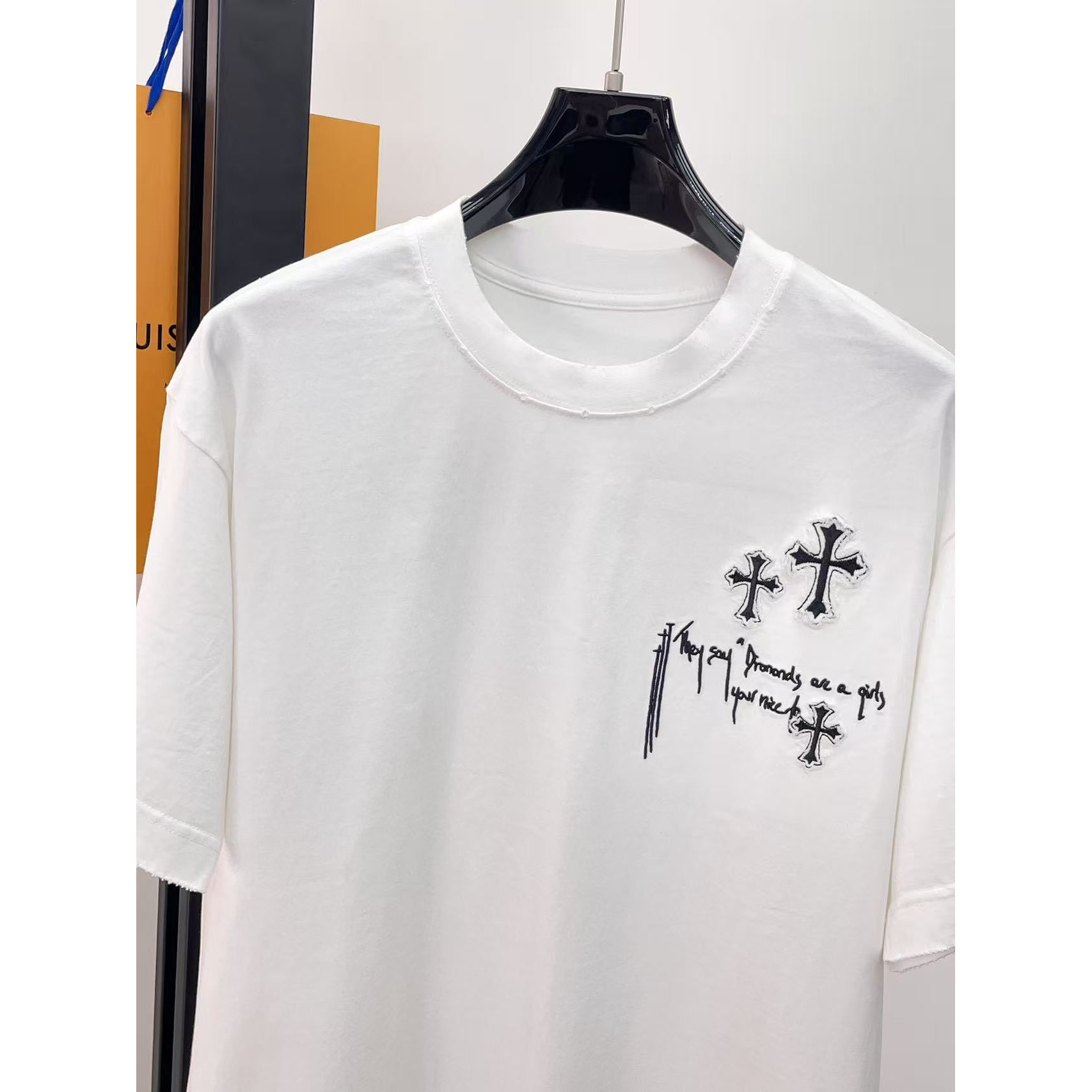 <p>CHROME HEARTS 专柜新款短袖T恤(白)</p>
