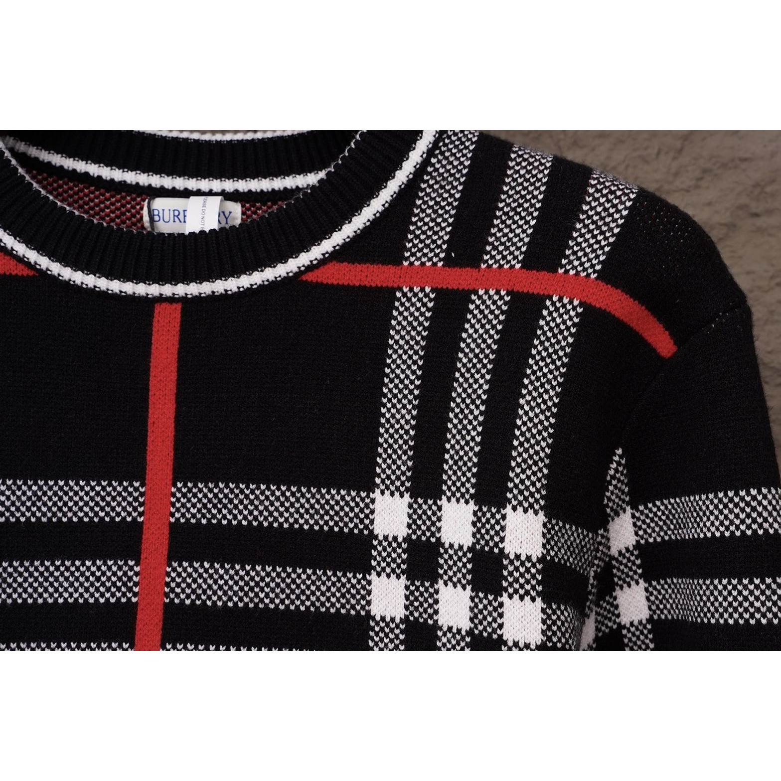 <p>Burberry 圆领针织羊毛衫(X23)</p>