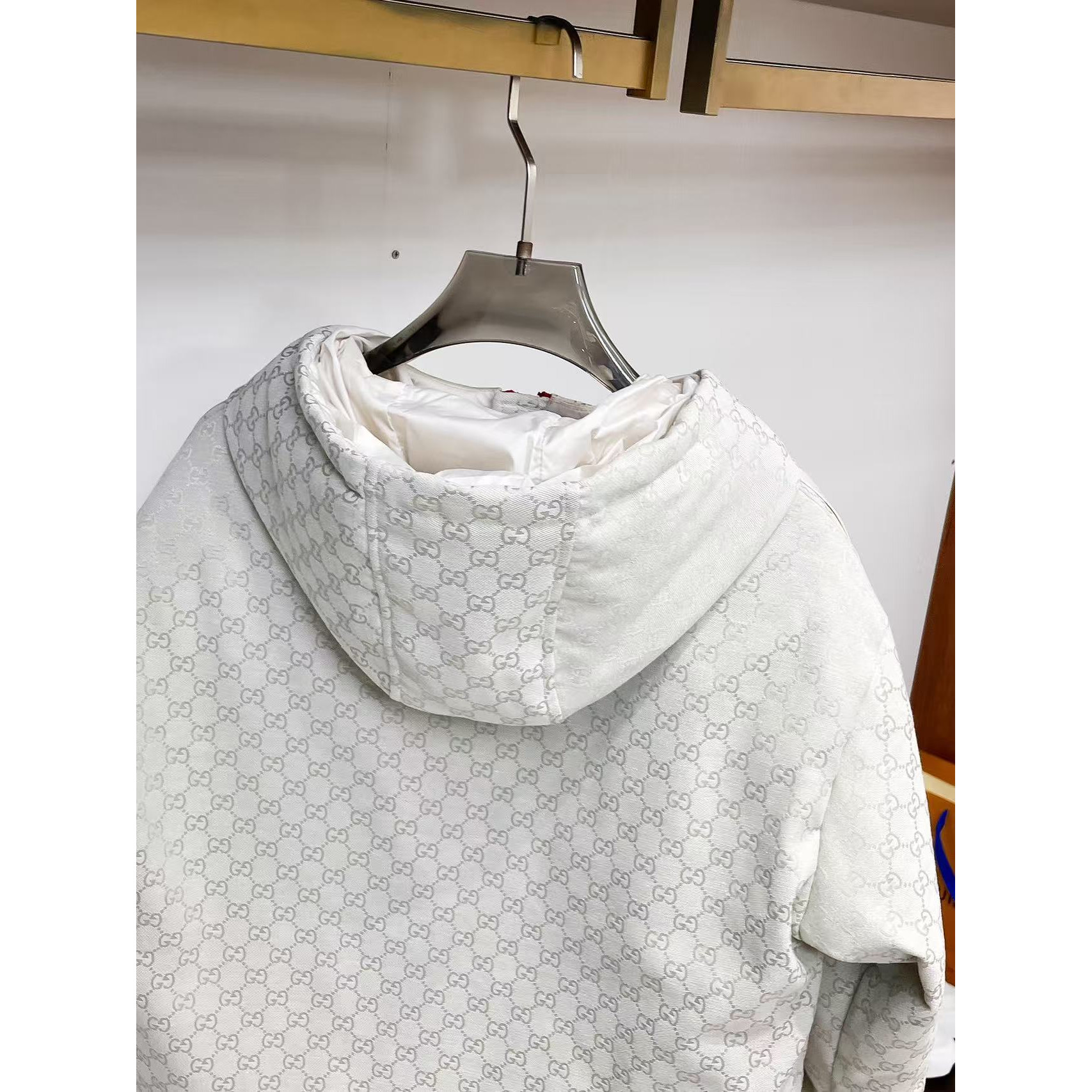 <p>GUCCI 秋冬新款羽绒服(白)</p>
