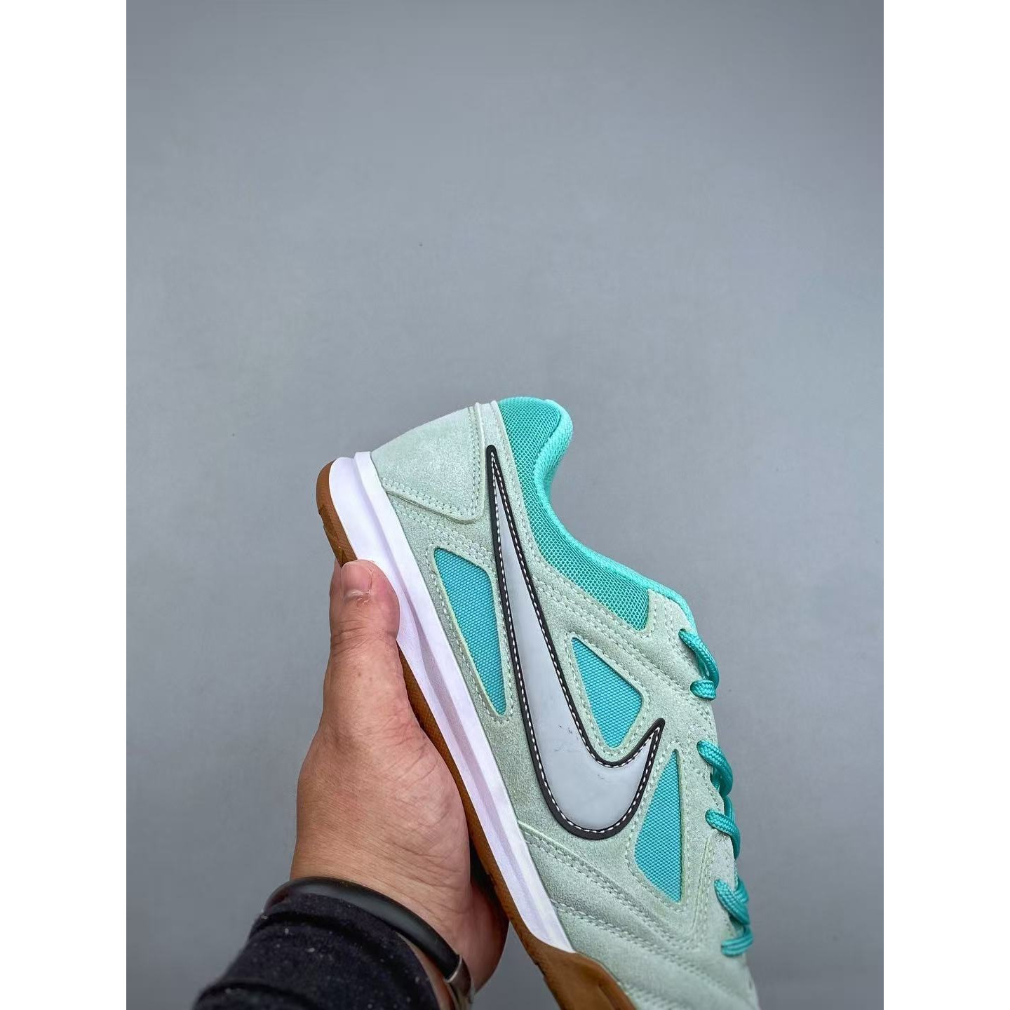 <p>NIKE GATO 低帮生活休闲鞋&nbsp;</p>
