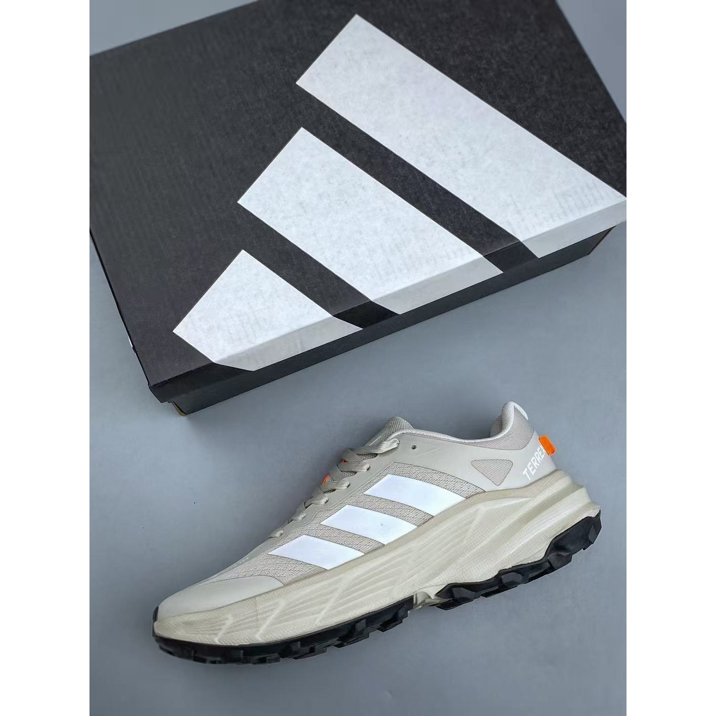 <p>Adidas TERREX FREEHIKR SL GTX 徒步鞋&nbsp;</p>