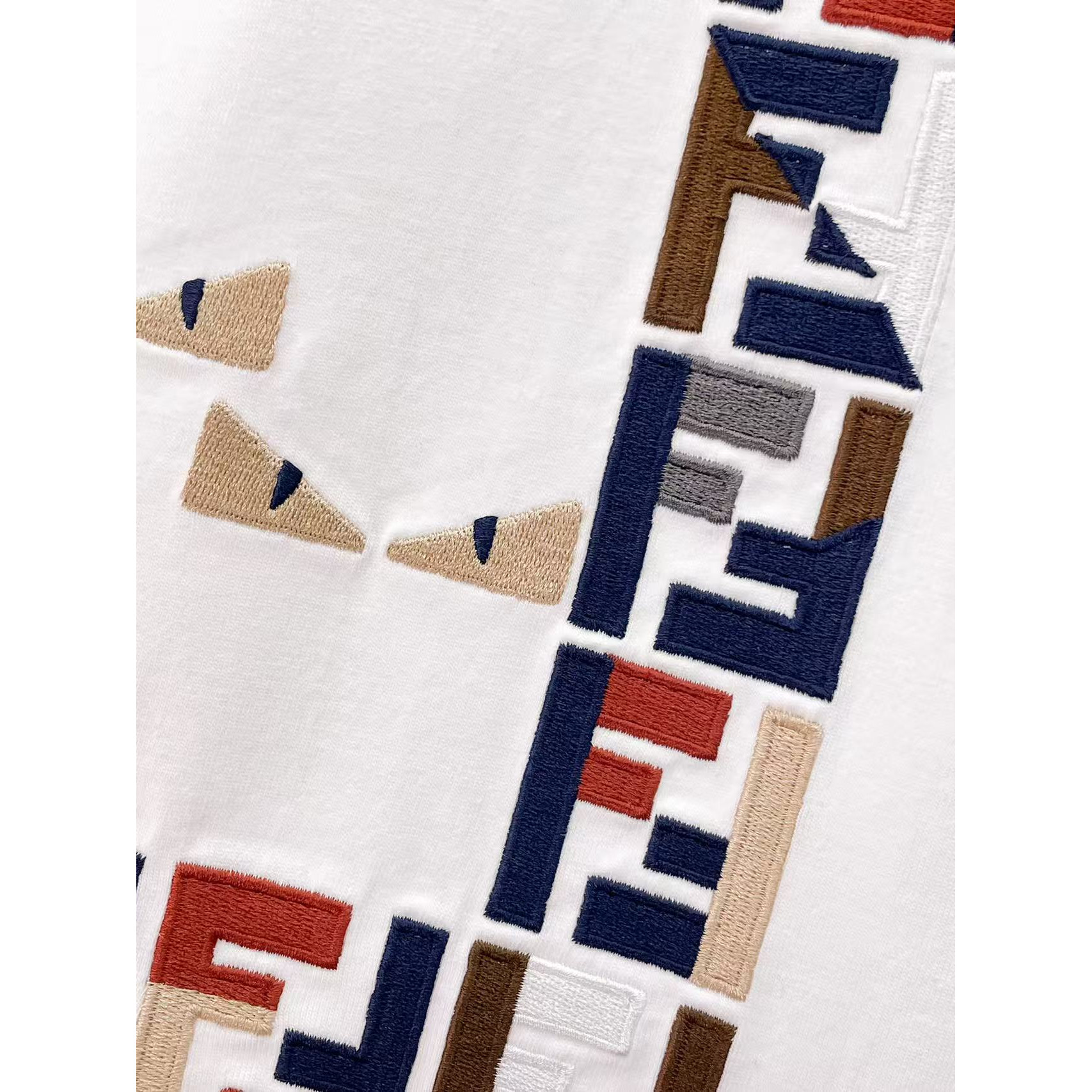 <p>FENDI 专柜新款短袖T恤(白)</p>