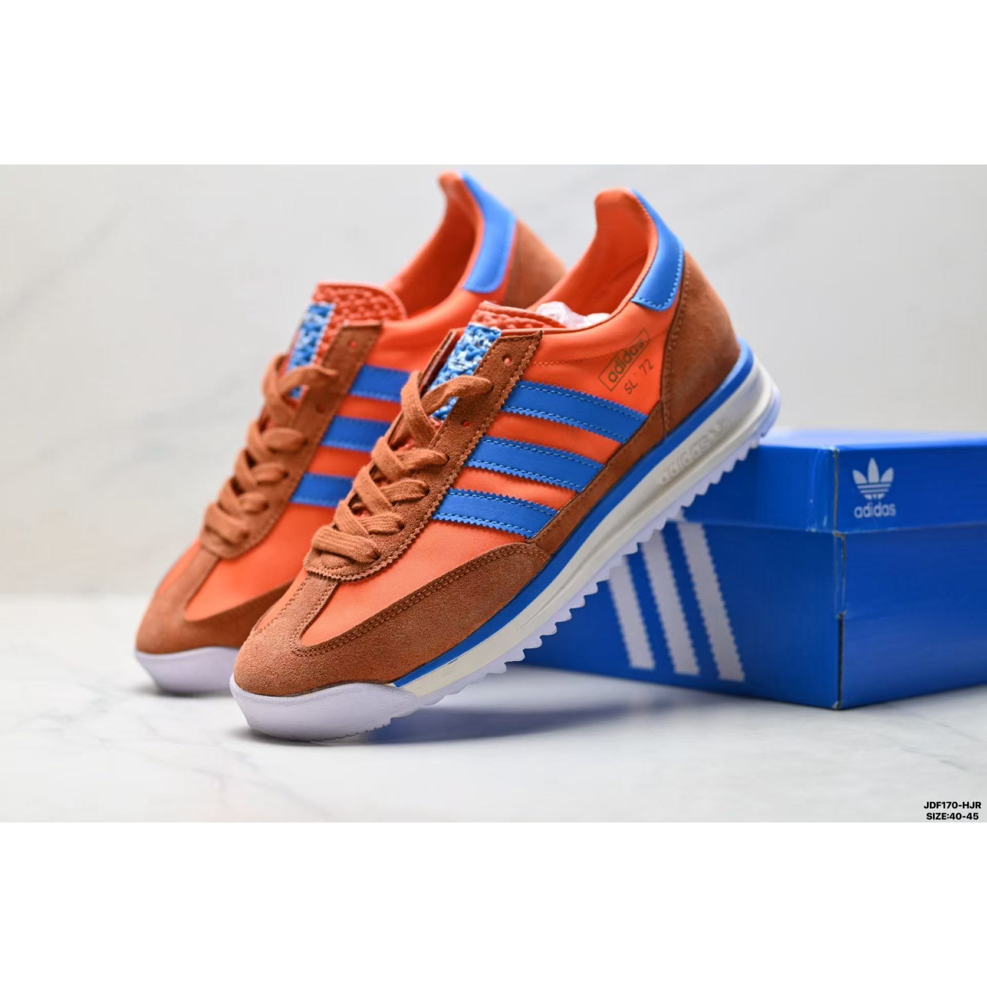 <p>全色 Adidas 复古休闲运动鞋</p>