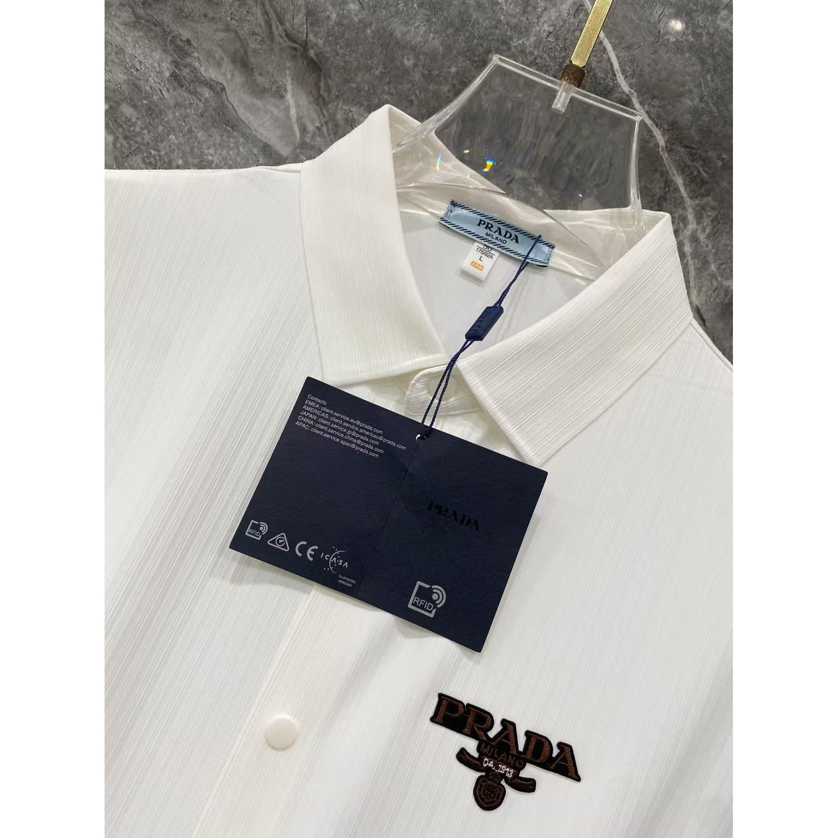 <p>Prada 秋冬长袖Polo(783013)</p>
