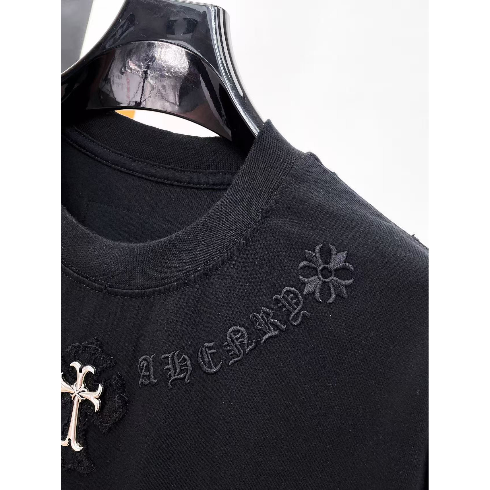 <p>CHROME HEARTS 专柜新款短袖T恤(黑)</p>