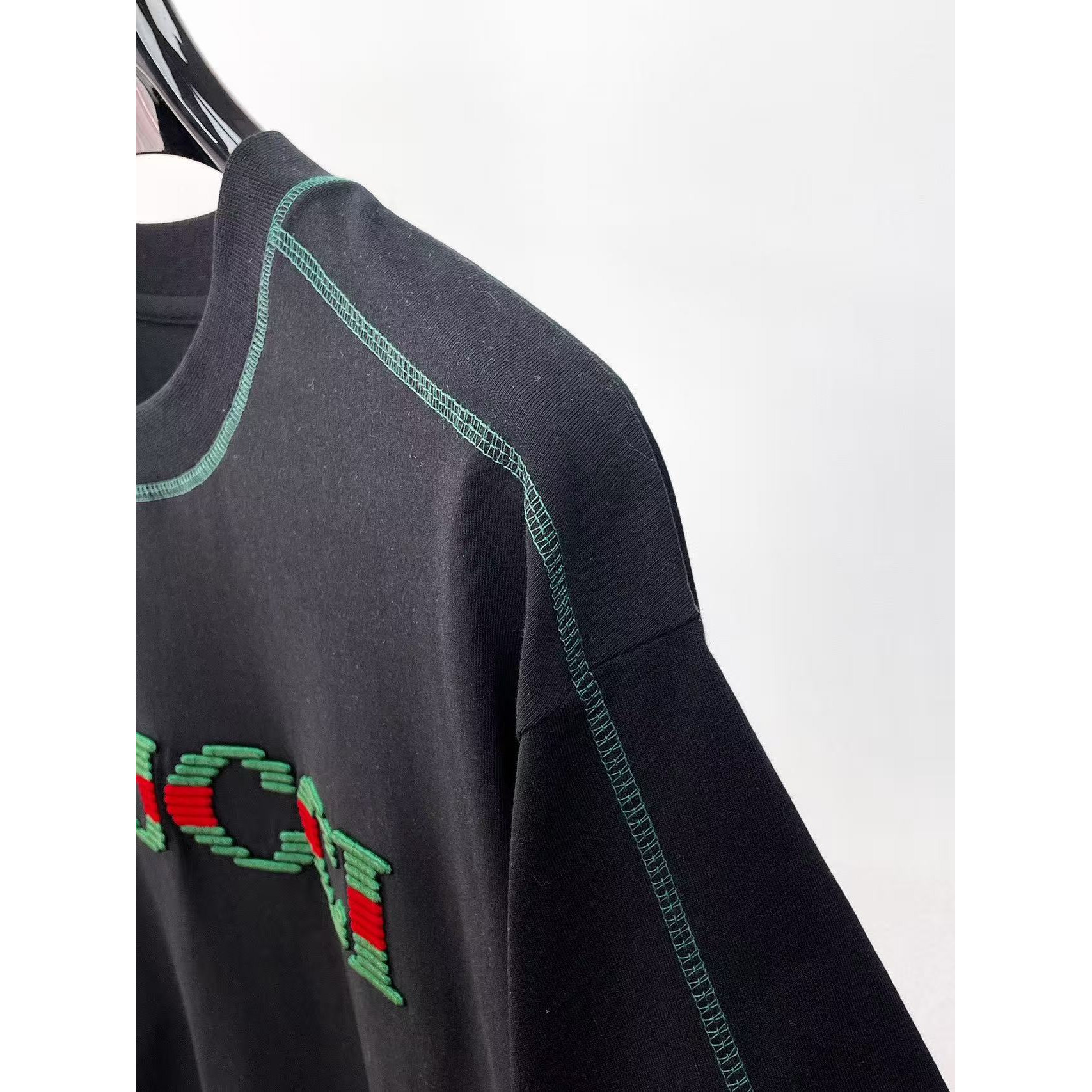 <p>GUCCI&nbsp;专柜新款短袖T恤(黑)</p>