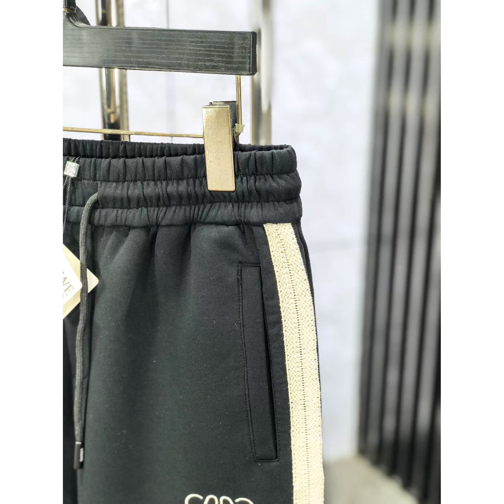 <p>LOEWE&nbsp;高品质时尚休闲裤(782954)</p>