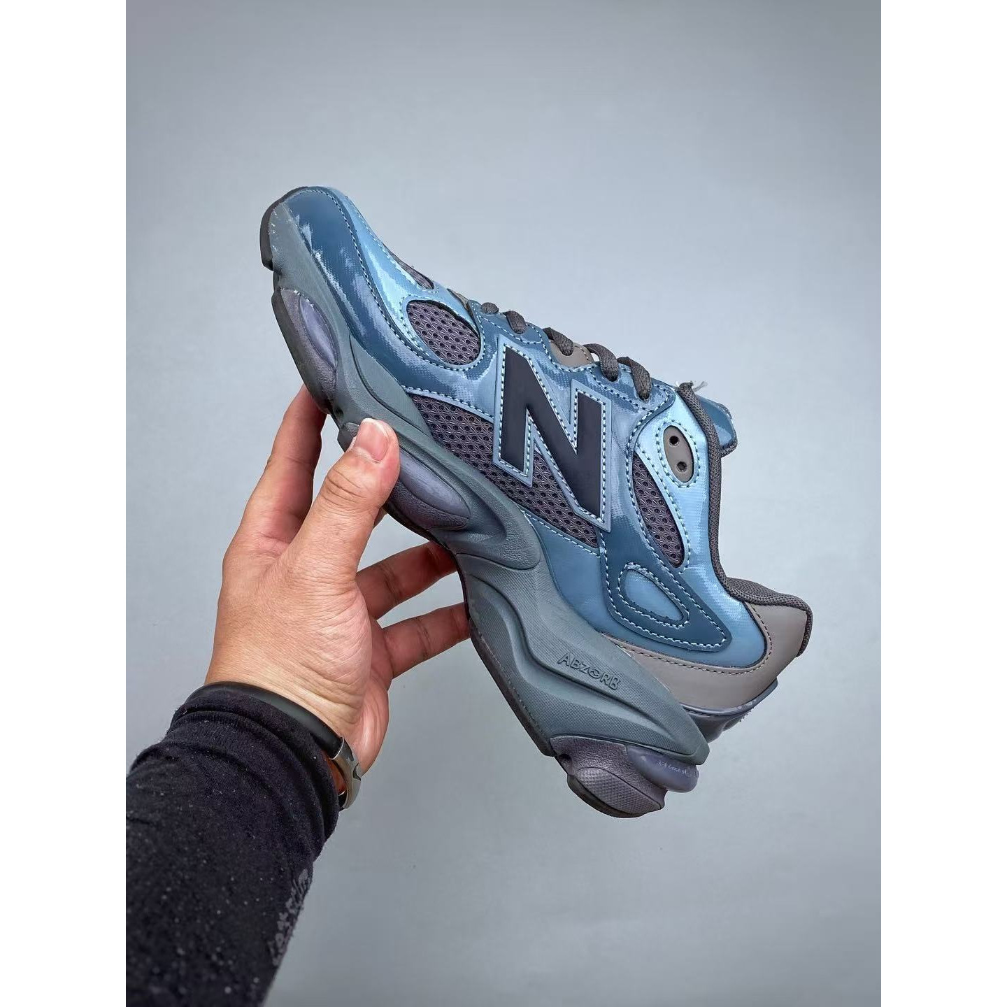 <p>New Balance NB983 复古休闲运动厚底跑鞋 (藍)<br />
&nbsp;</p>