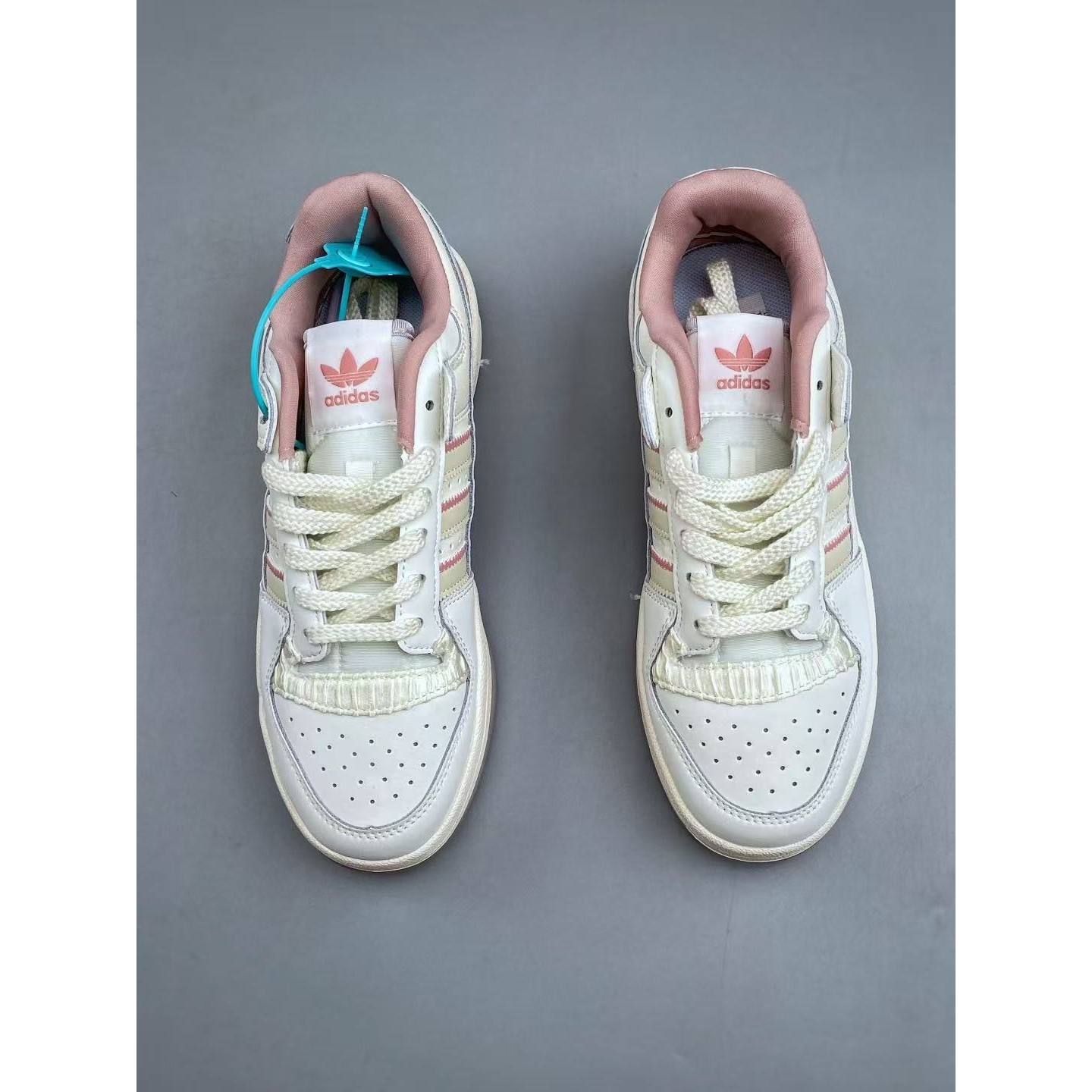 <p>Adidas Originals FORUM 潮流休闲鞋</p>