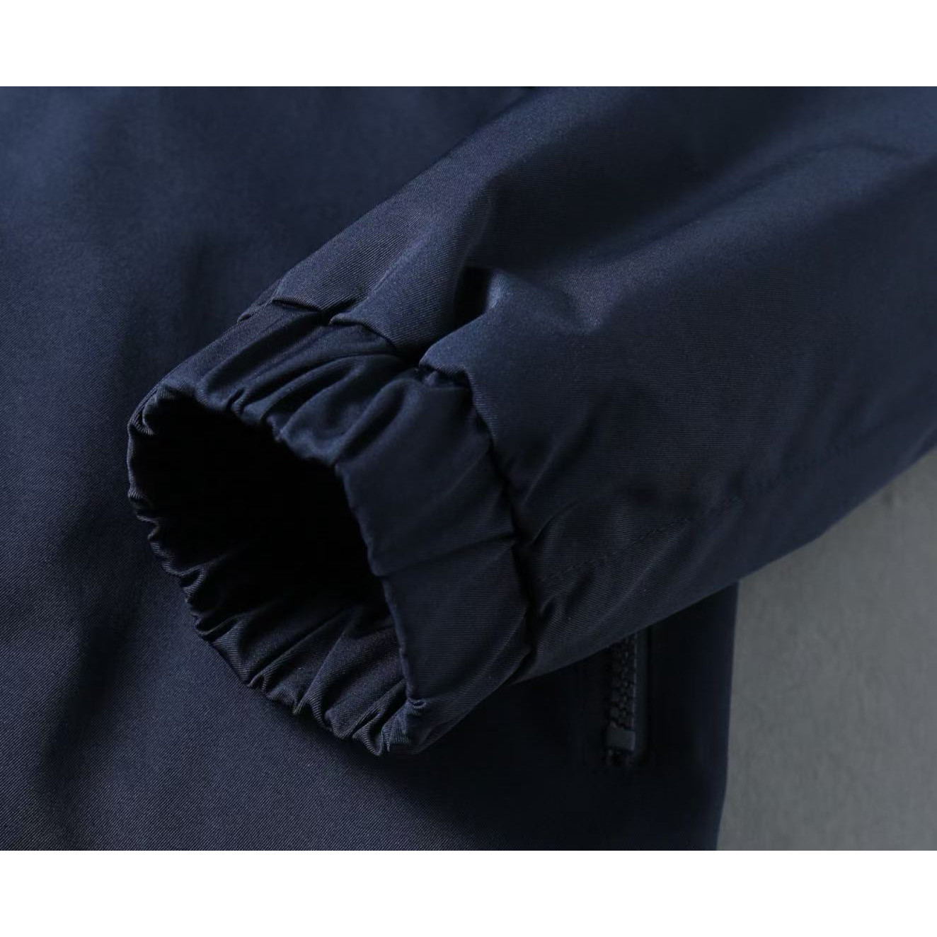 <p>MONCLER 男士夹克外套(800830)</p>
