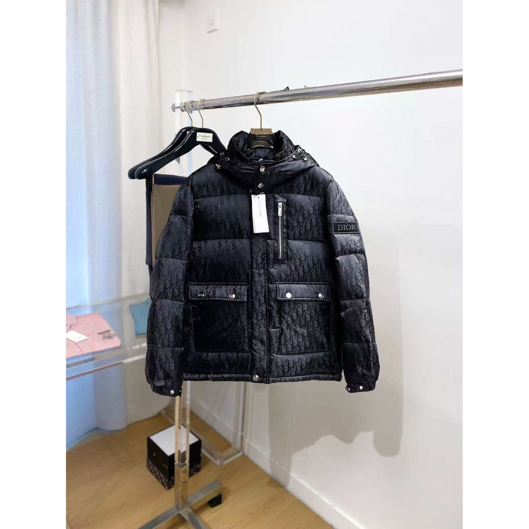 <p>DIOR&nbsp;秋冬新款羽绒服(黑)</p>