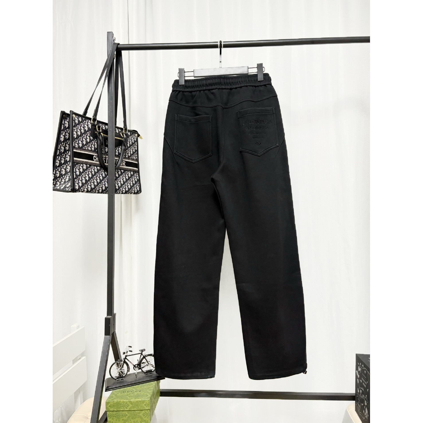 <p>Balenciaga 休闲长裤</p>
