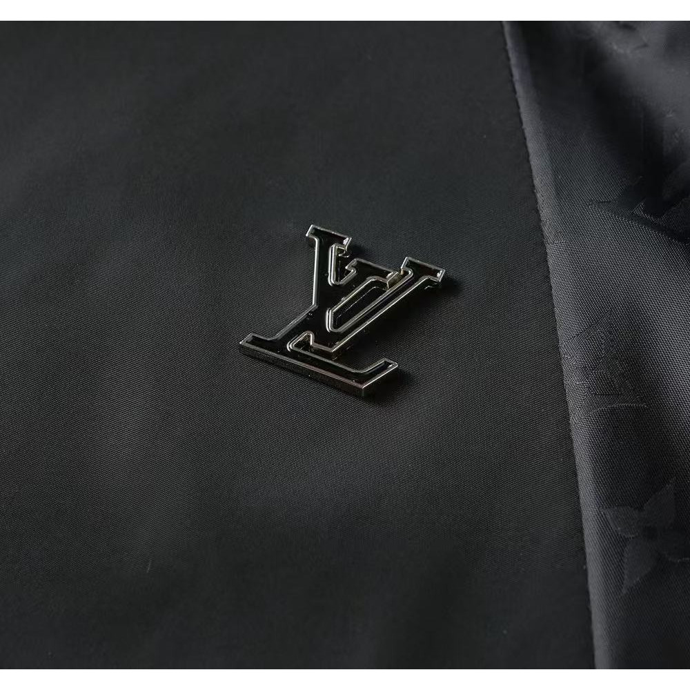 <p>LV 男士夹克外套(黑)</p>