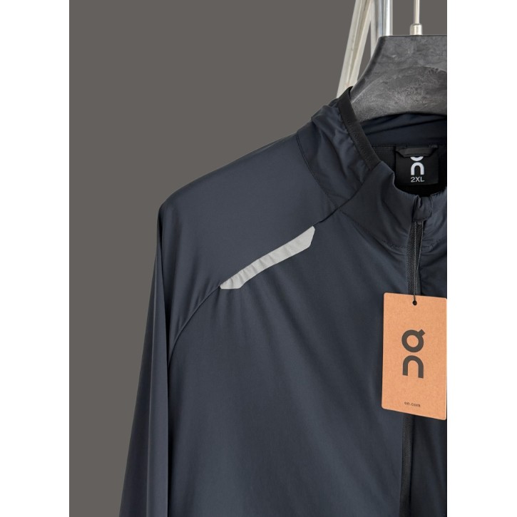 <p>On Weather Jacket Insulated 輕量外套</p>