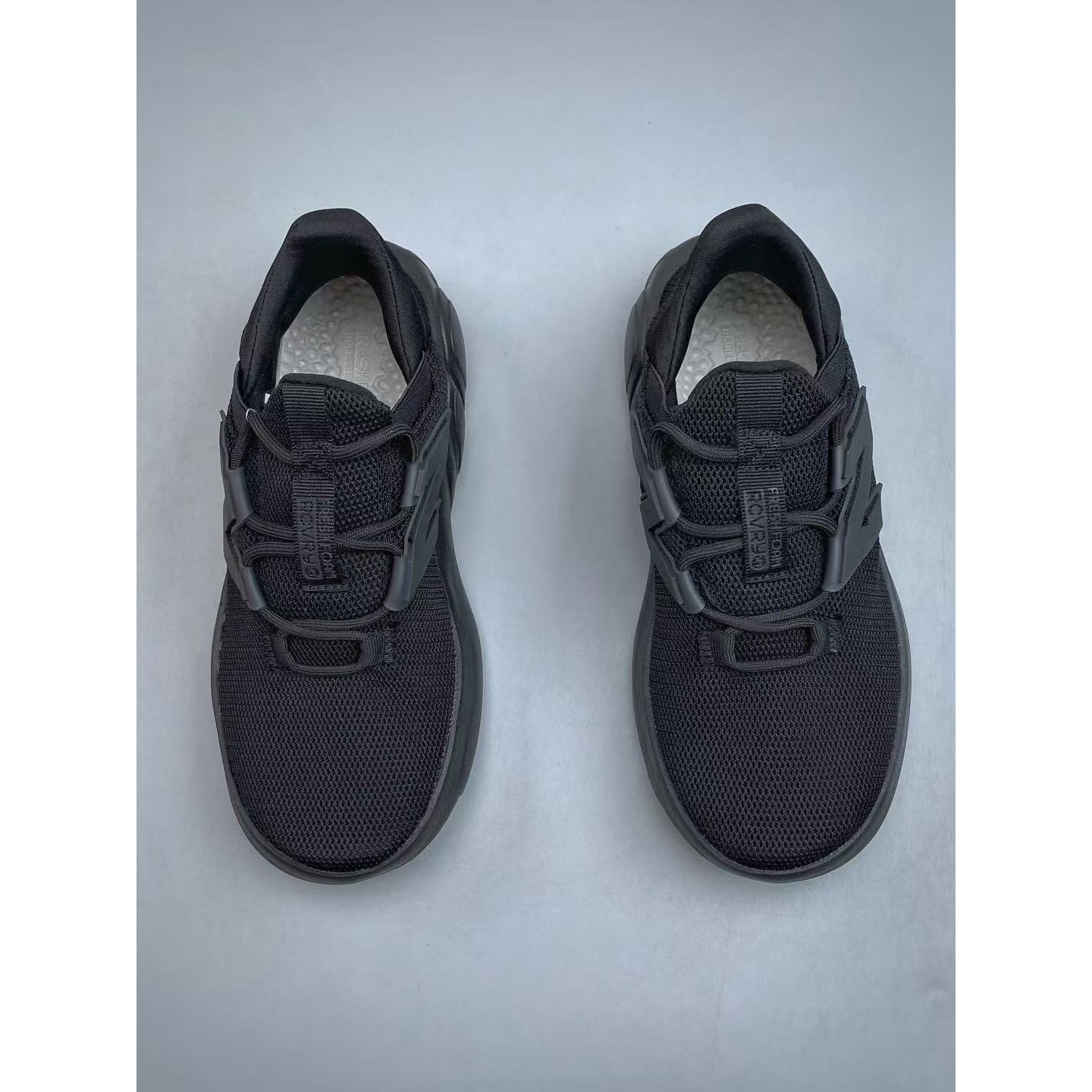 <p>New Balance 舒适贴合跑步鞋(黑)</p>