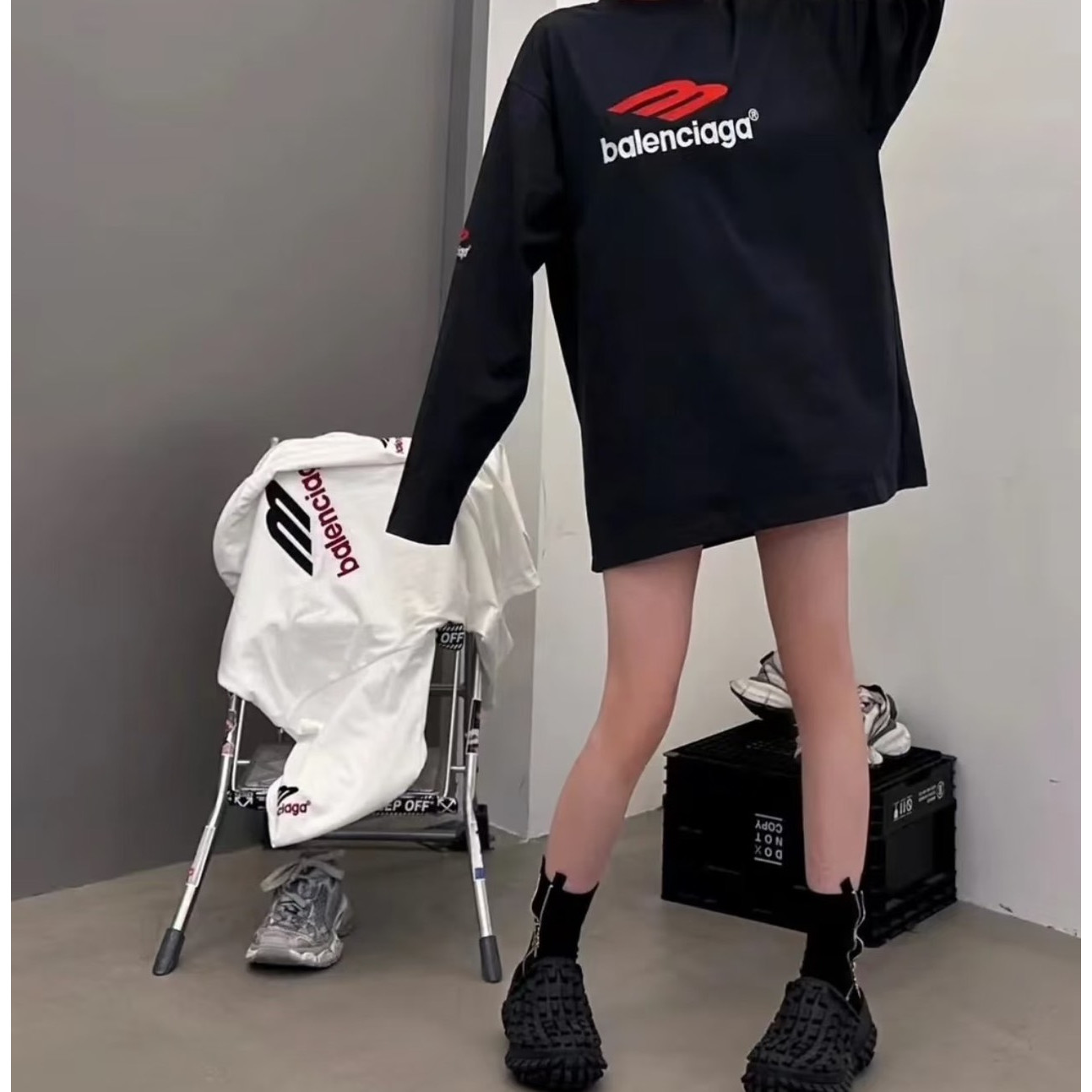 <p>BALENCIAGA Logo刺绣长袖(黑)</p>