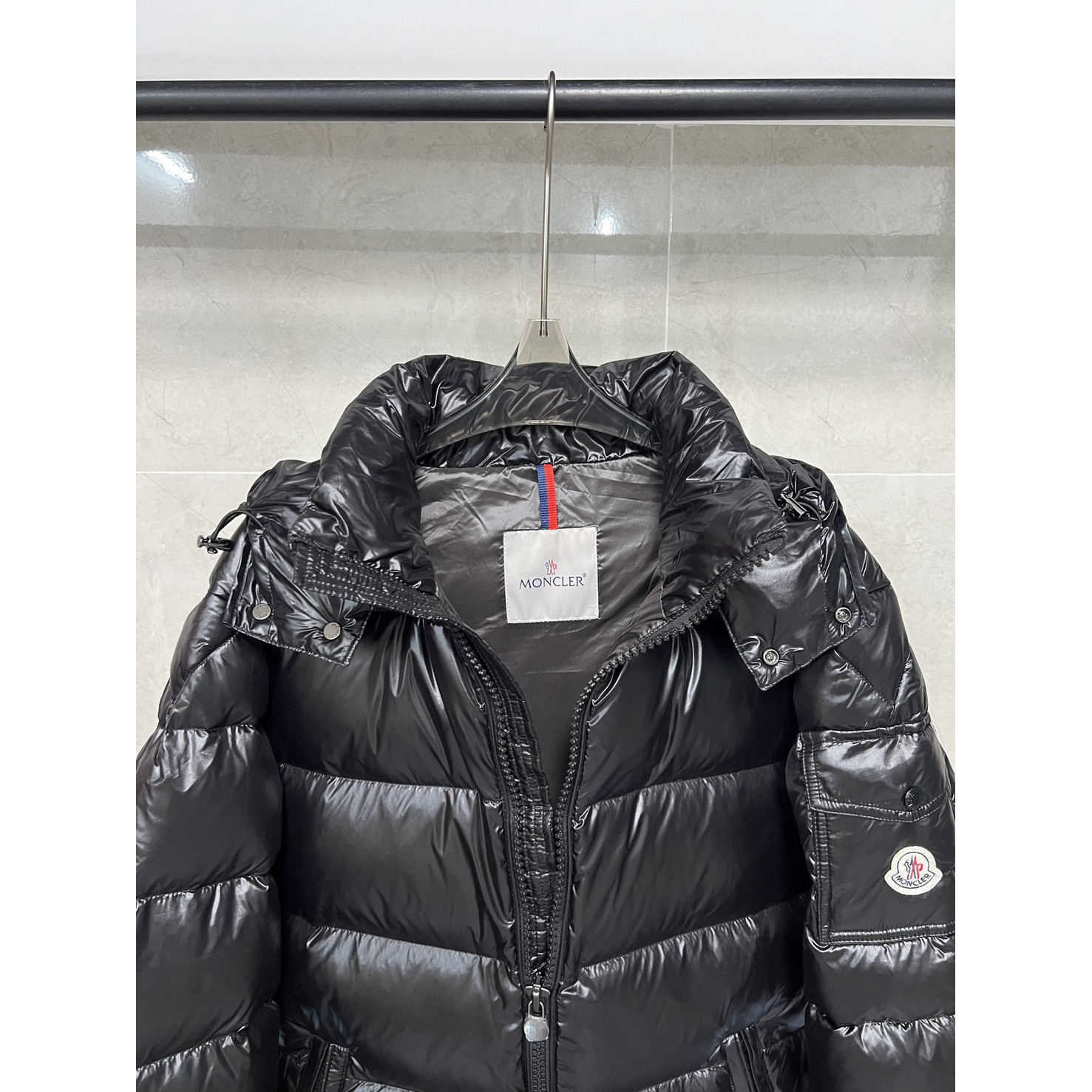 <p>Moncler 羽绒服 (黑)</p>