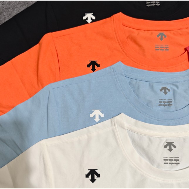 <p>DESCENTE 韓版經典小logo短袖T恤</p>
