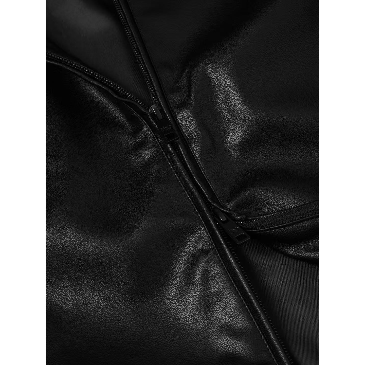 <p>Prada 胸前小标皮衣外套(黑)</p>
