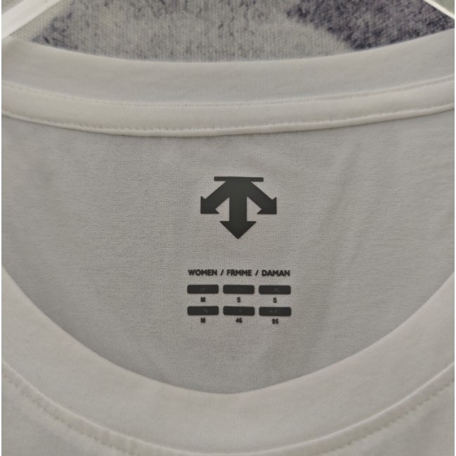 <p>DESCENTE 短袖T恤(白)</p>